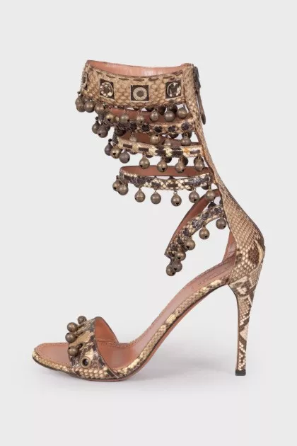 Leather sandals with bells