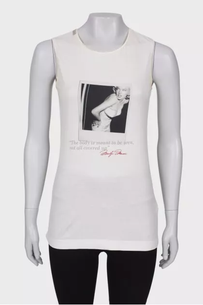 Elongated t-shirt with a pattern