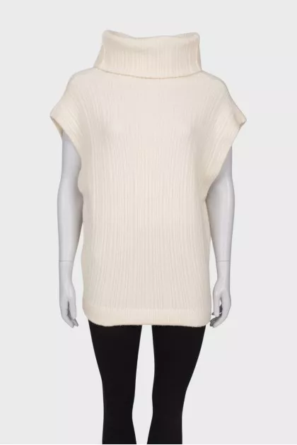 Wool vest with back slit