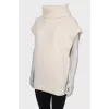Wool vest with back slit