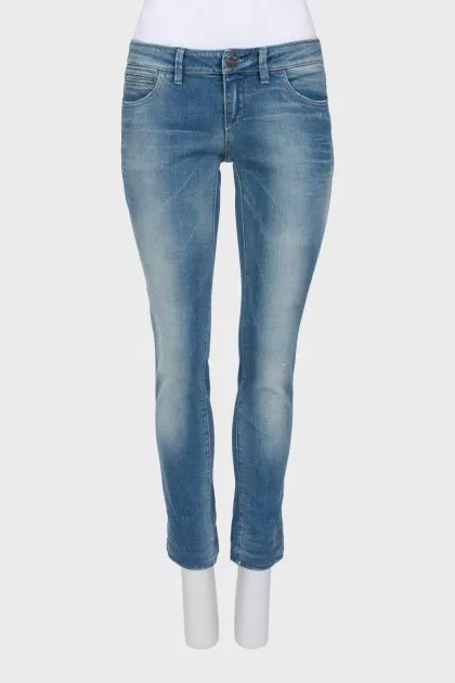 Low rise jeans