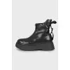 Leather boots with zip