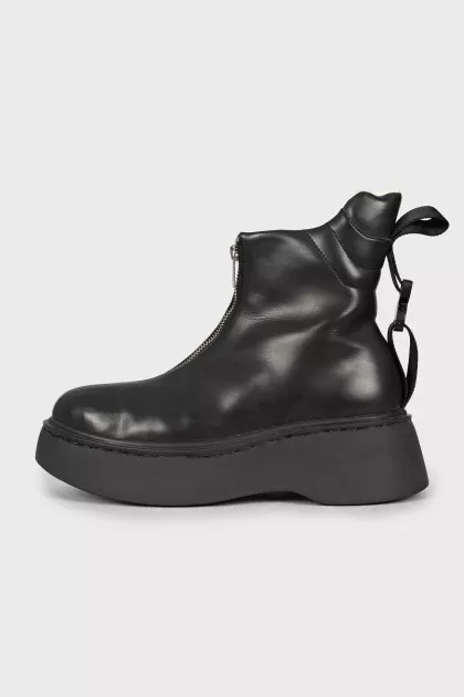 Leather boots with zip