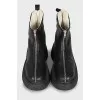 Leather boots with zip