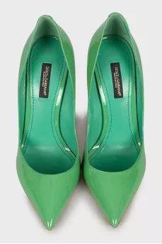 Green patent leather shoes