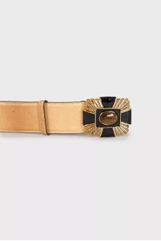 Шкіряний ремінь із золотистою пряжкою