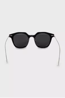Sunglasses with metal temples
