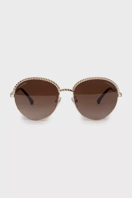Sunglasses with golden chain