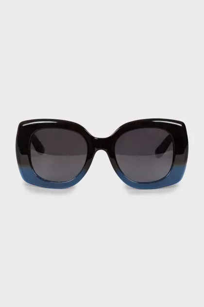 Sunglasses with frosted temples