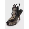 Sandals with lace