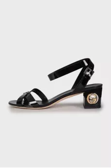 Leather sandals with a block heel 