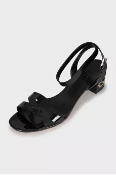 Leather sandals with a block heel 