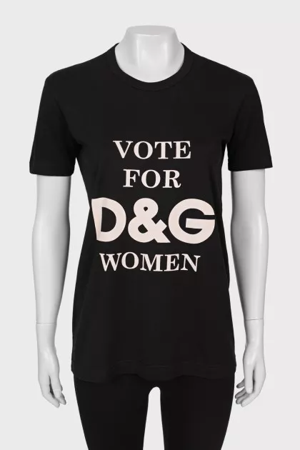 Black T-shirt with slogan