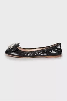 Decorated lacquer ballet flats