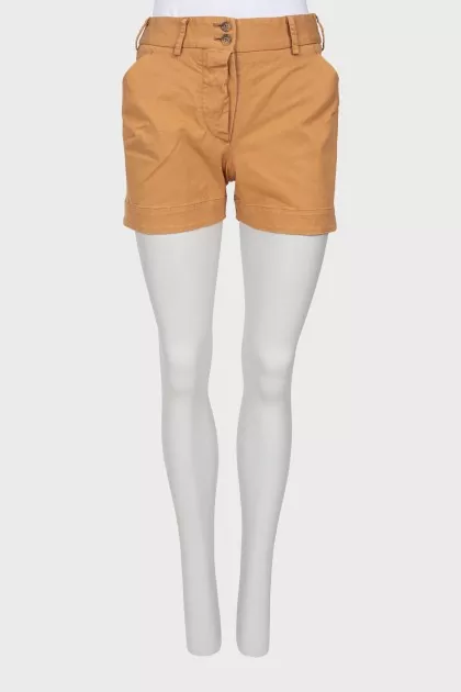 Beige shorts with buttons