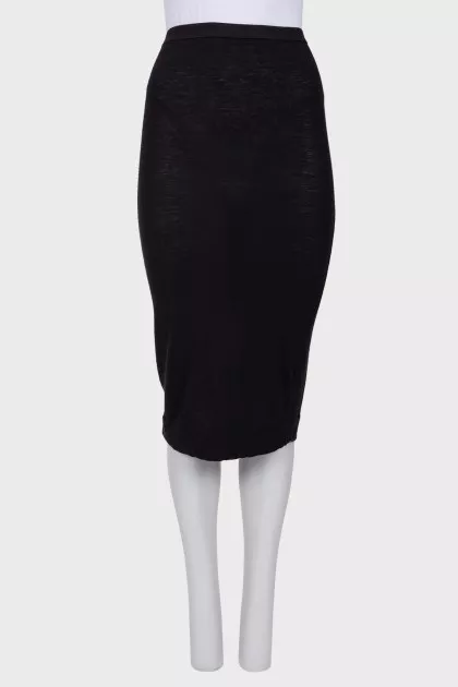 Black slit skirt
