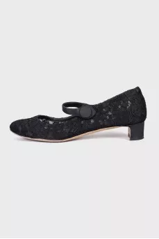 Lace shoes with medium heels