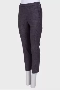 Trousers of the combined color in a cage