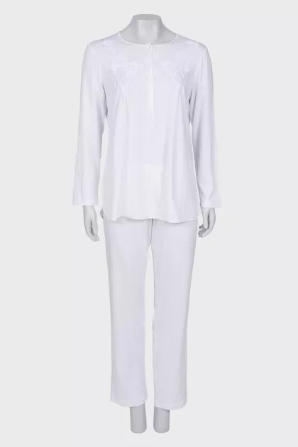 White suit with tag