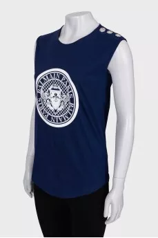 Dark blue T-shirt with brand logo