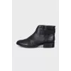 Zipped leather boots