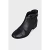 Zipped leather boots
