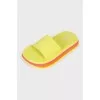 Massive slippers of the combined color