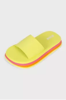 Massive slippers of the combined color