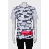 T-shirt in print with brand logo
