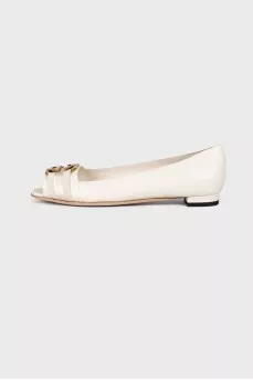 Leather flats with low heels