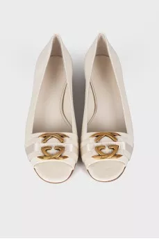 Leather flats with low heels