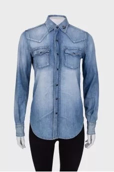 Blue shirt with buttons
