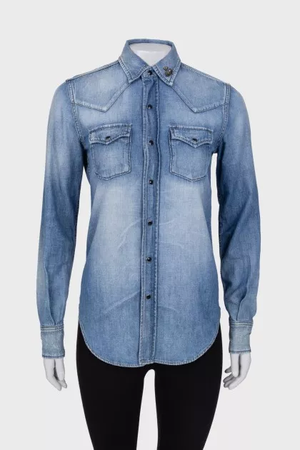 Blue shirt with buttons
