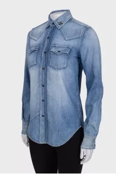 Blue shirt with buttons