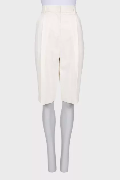 White bermuda shorts with tag