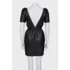 Dress with a V-neck on the back