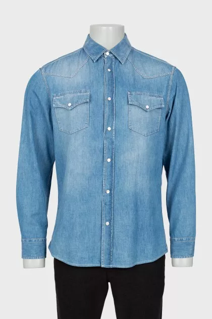 Men's shirt with buttons