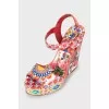 Wedge sandals in bright print