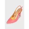 Pink pointy-toe shoes 