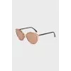 Sunglasses with mirrored lenses