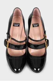 Лакові туфлі із золотистою пряжкою