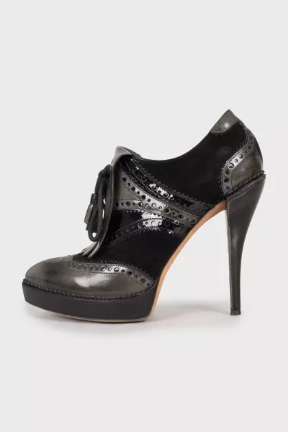 Embellished ankle boots with perforations