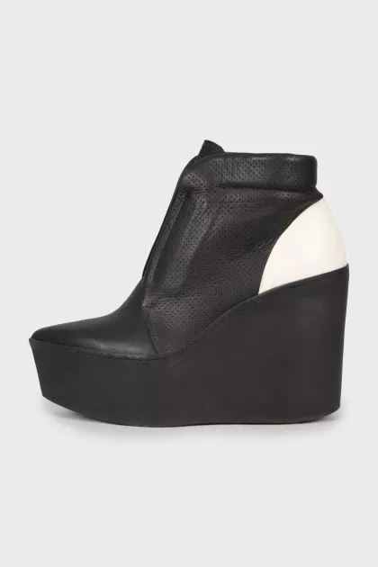 Perforated wedge boots