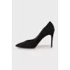 Pointed toe suede pumps