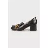 Leather shoes with fringes and brand logo