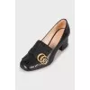 Leather shoes with fringes and brand logo