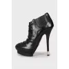 Leather ankle boots with patterned sole