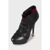 Leather ankle boots with patterned sole
