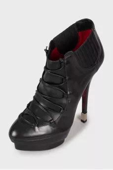 Leather ankle boots with patterned sole