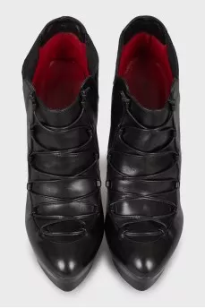 Leather ankle boots with patterned sole